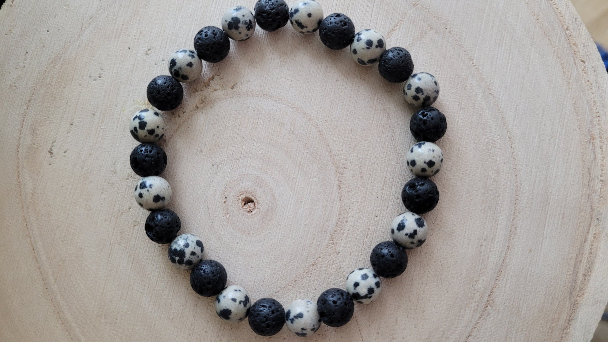 Bracelet 8mm en pierre de lave et obsidienne dalmatien