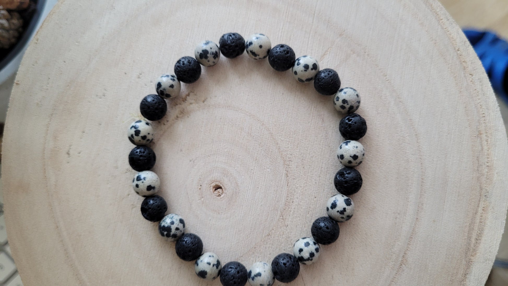 Bracelet 8mm en pierre de lave et obsidienne dalmatien